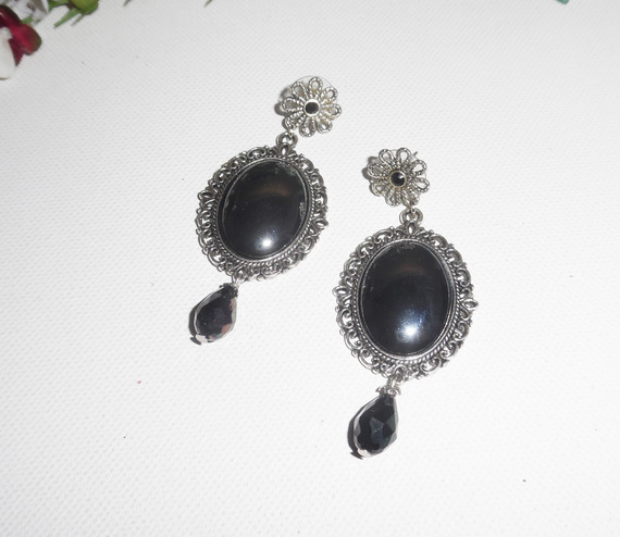 Earrings with hematite stone cabochon in silver metal