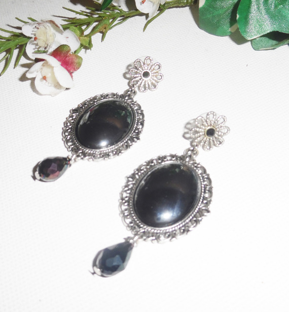 Earrings with hematite stone cabochon in silver metal