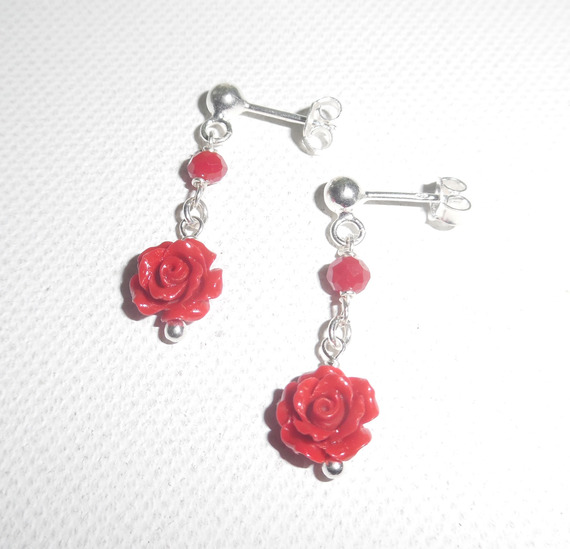 Earrings with carved gorgon rose and pearls on 925 silver studs