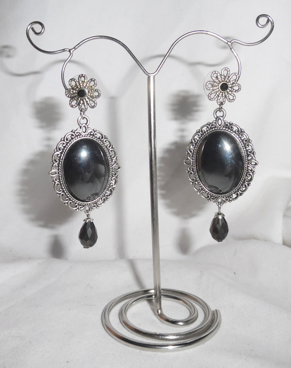 Earrings with hematite stone cabochon in silver metal