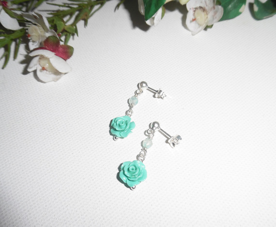 Earrings with green carved gorgonian roses and agates on 925 silver studs