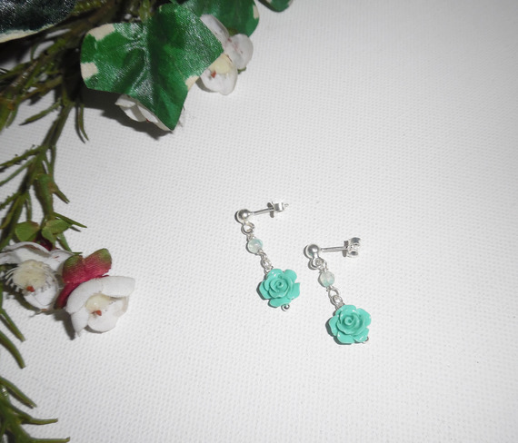 Earrings with green carved gorgonian roses and agates on 925 silver studs