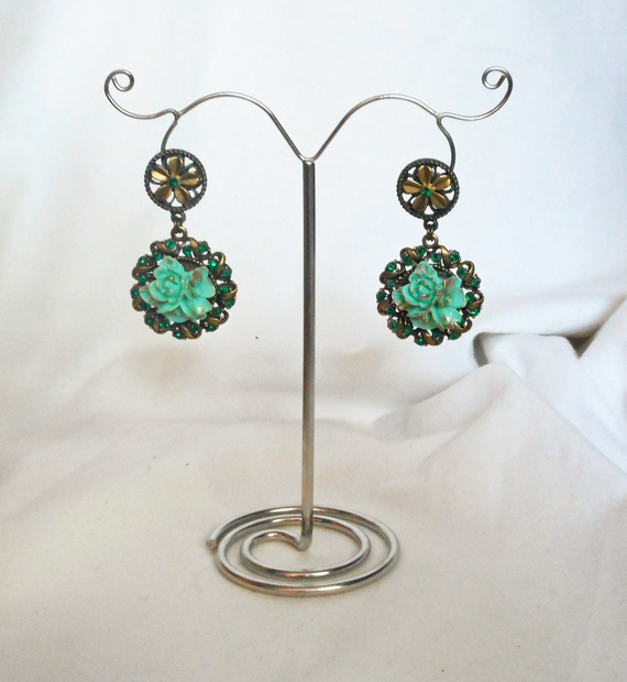 Earrings cameo floral set with green crystal