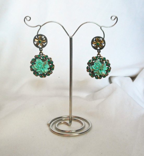 Earrings cameo floral set with green crystal