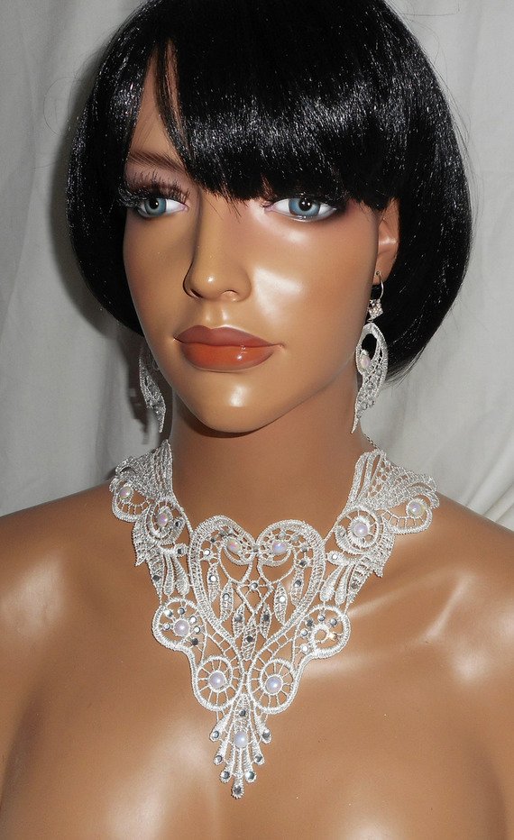 White lace earrings with Swarovski crystal and pearls