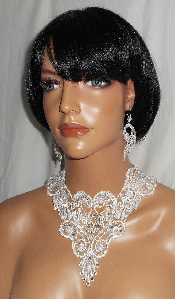 White lace earrings with Swarovski crystal and pearls