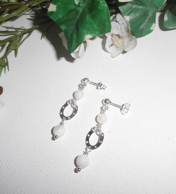 Mother of pearl earrings with horseshoe on 925 silver studs