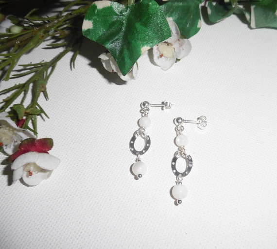 Mother of pearl earrings with horseshoe on 925 silver studs