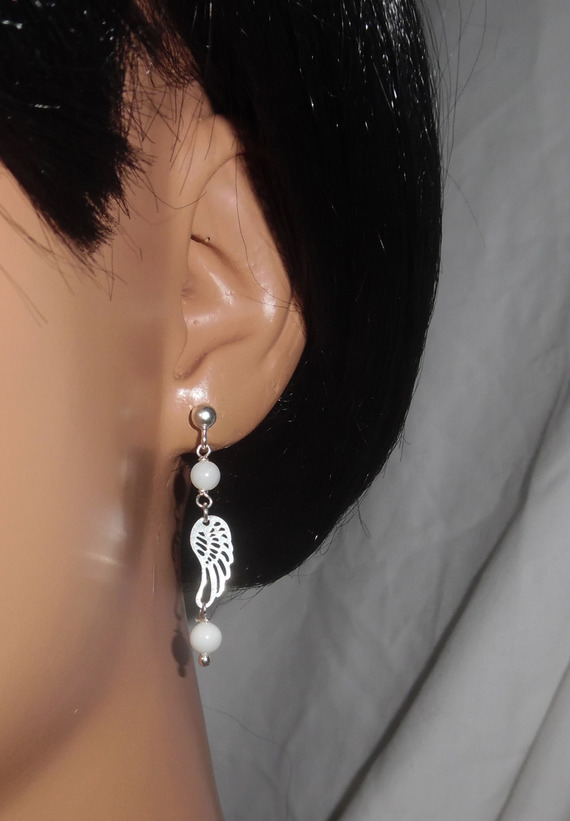 Mother of pearl earrings with wing on 925 silver studs