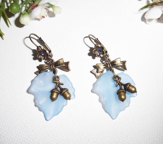 Blue leaf earrings with small bows and small nuts