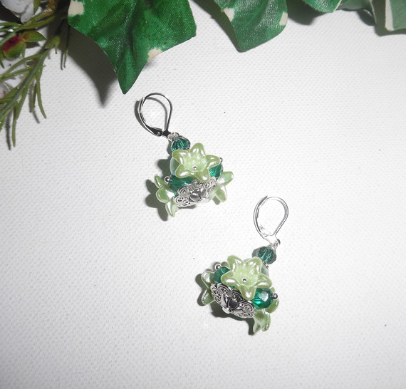 Original aniseed flower earrings with green crystal beads