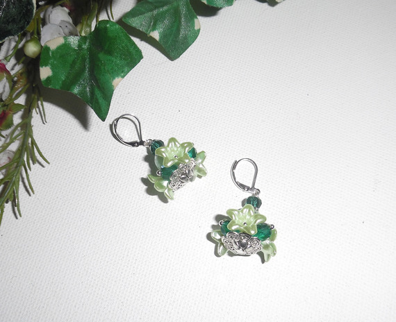 Original aniseed flower earrings with green crystal beads