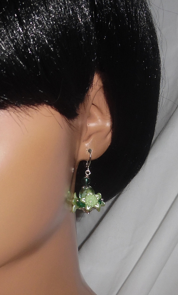 Original aniseed flower earrings with green crystal beads