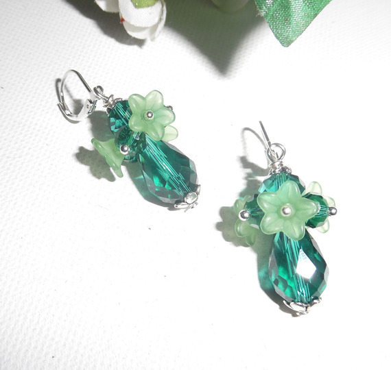 Original flower earrings with green crystal beads