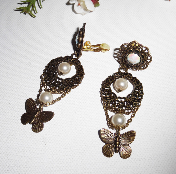 Original clip-on earrings with glass beads and butterflies