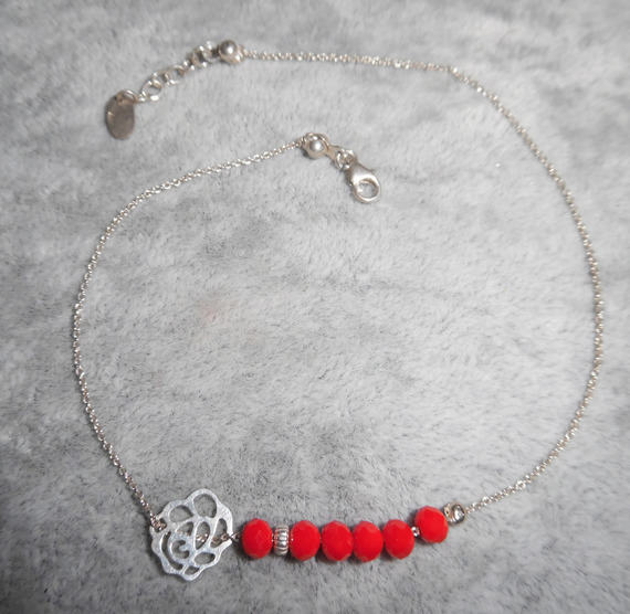 Ankle bracelet with rose and red crista beads on 925 silver chain