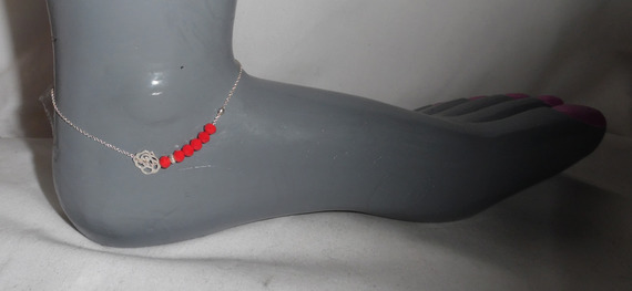 Ankle bracelet with rose and red crista beads on 925 silver chain