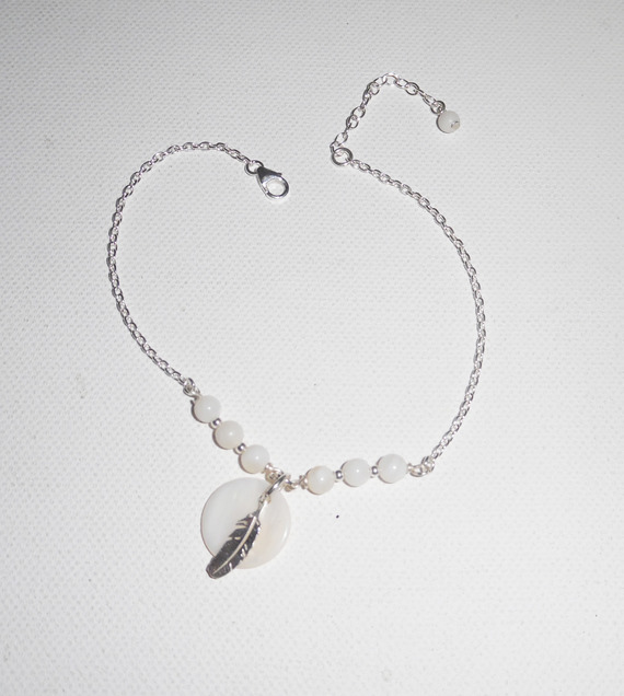 Original bracelet/ankle chain with mother of pearl feather and pearls on silver 925