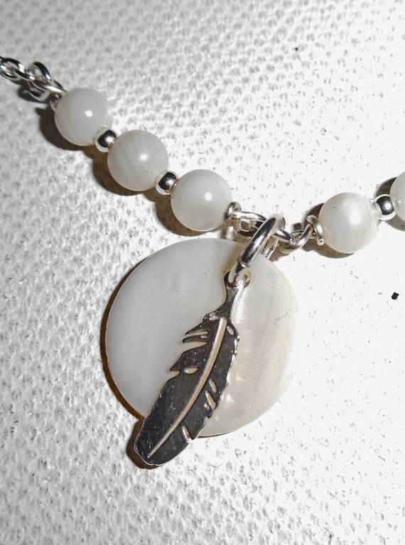 Original bracelet/ankle chain with mother of pearl feather and pearls on silver 925