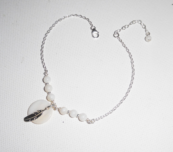 Original bracelet/ankle chain with mother of pearl feather and pearls on silver 925