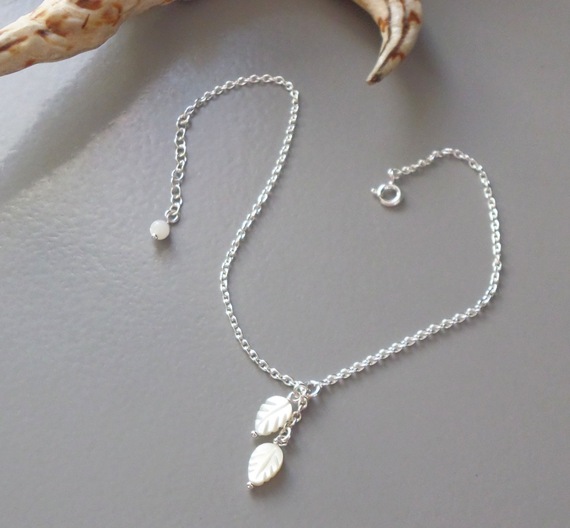 925 silver bracelet/ankle chain with mother of pearl leaves