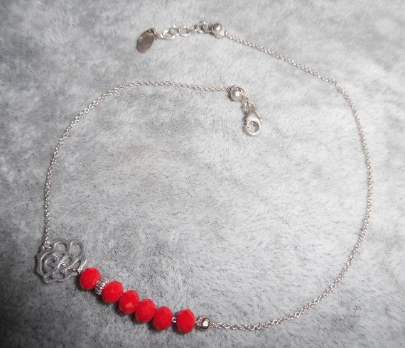 Ankle bracelet with rose and red crista beads on 925 silver chain