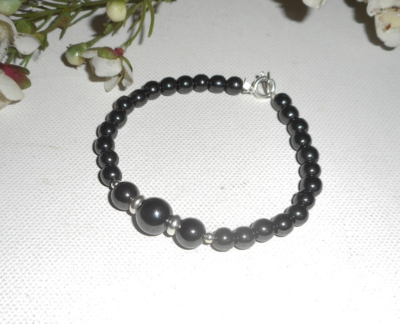 Bracelet with hematite stones and silver 925