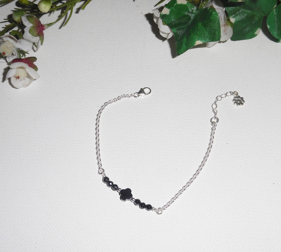 Flower and hematite stones bracelet on 925 silver chain