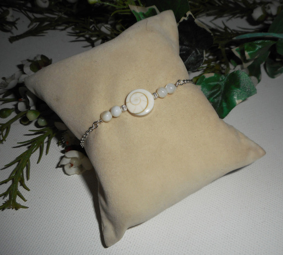 St Lucia eye bracelet with mother of pearl beads on 925 silver chain