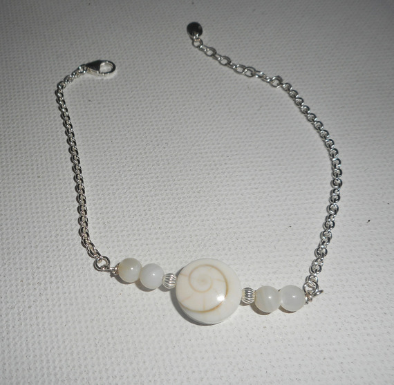 St Lucia eye bracelet with mother of pearl beads on 925 silver chain