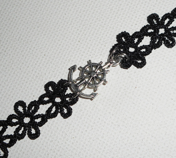 Original bracelet with anchor and rudder on black lace