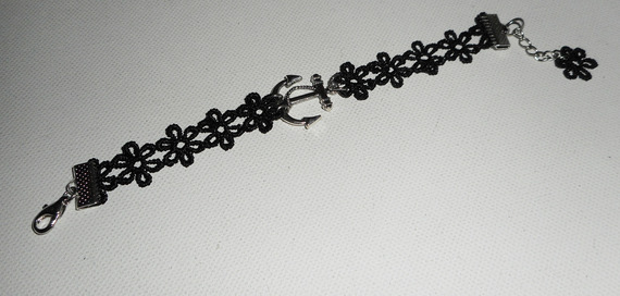 Original bracelet with anchor and black lace