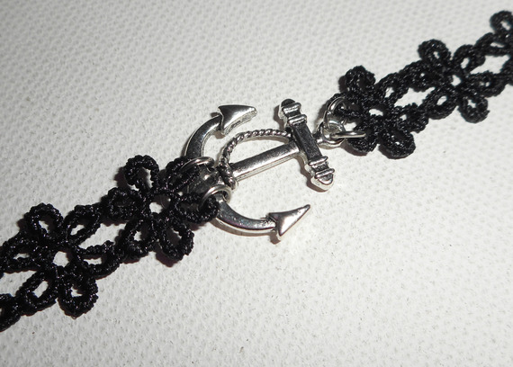 Original bracelet with anchor and black lace