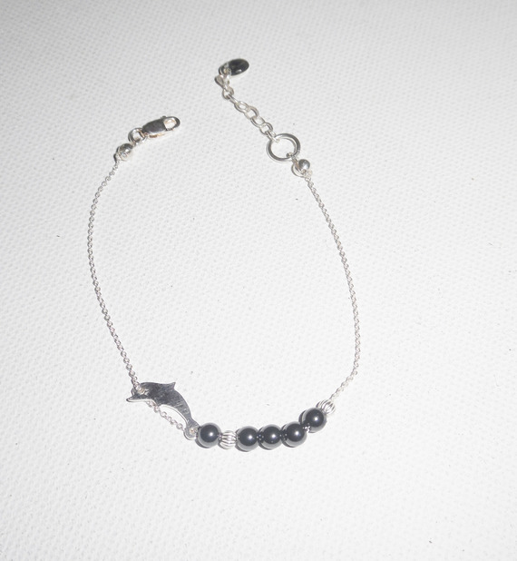 Original dolphin and hematite beads bracelet on 925 silver chain