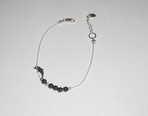 Original dolphin and hematite beads bracelet on 925 silver chain