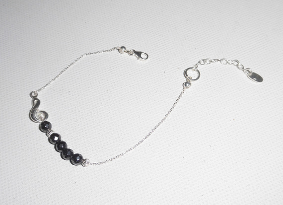 Original bracelet music note and hematite beads on 925 silver chain