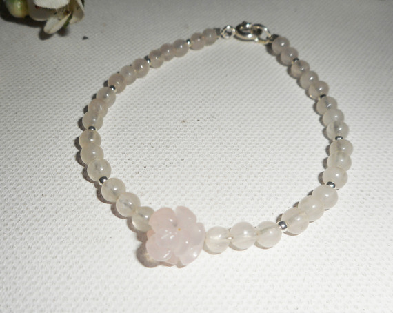 Rose quartz and pearl bracelet on silver clasp