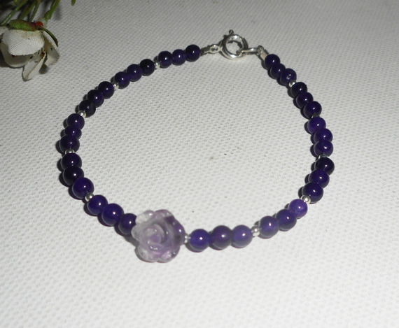 Pearls and rose bracelet in amethyst on silver clasp