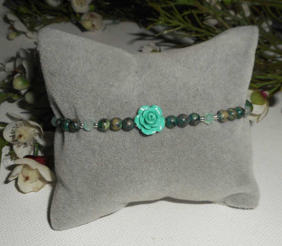 Green gorgonian pearl and rose bracelet on silver clasp