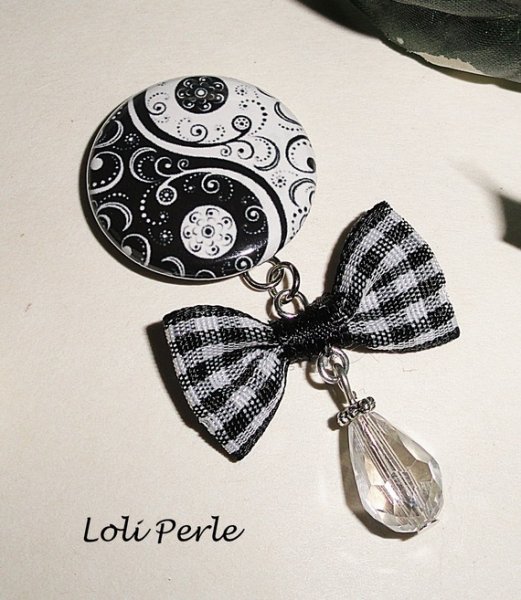 Peace and love brooch with crystal bow and drop