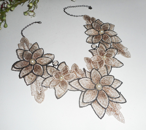 Embroidery necklace with ivory flowers and pearly glass beads