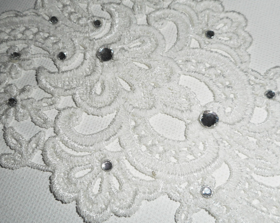 White lace ceremony necklace with flowers and Swarovski crystal