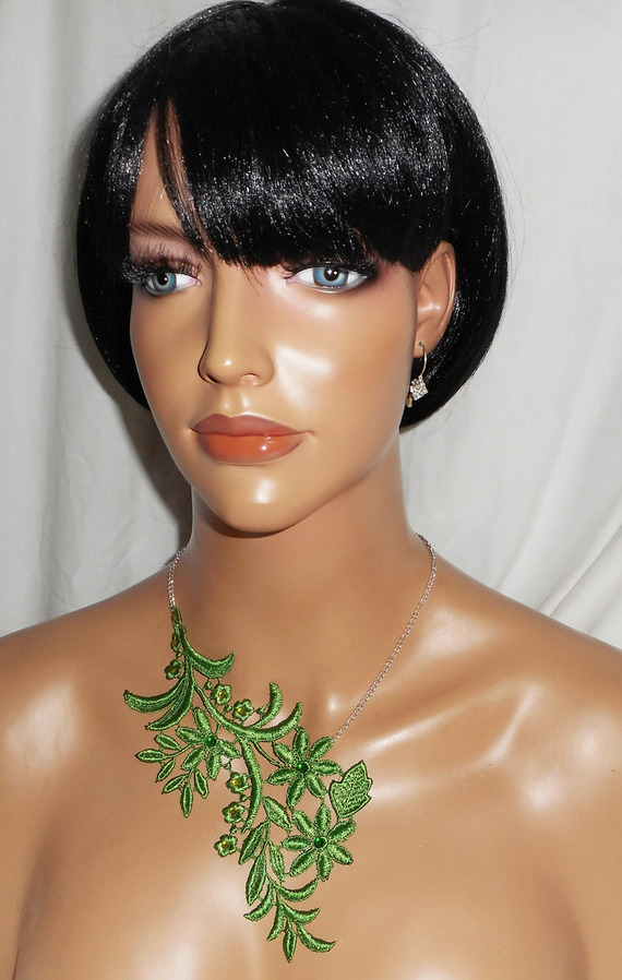 Necklace in fine green embroidery with flower design and crystal on silver chain