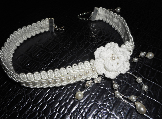 White flower necklace with crochet on fancy braid embroidered with glass beads