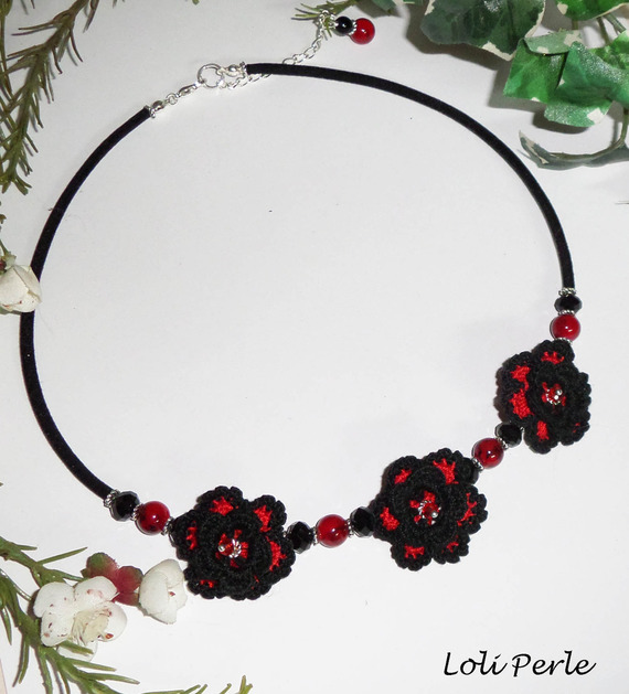 Original necklace with black and red crocheted flowers with crystal and glass beads