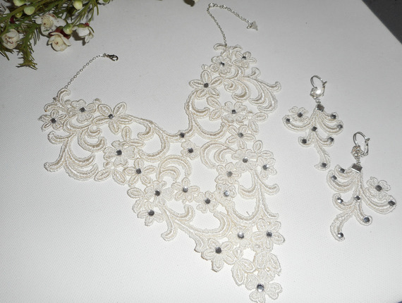 Necklace set Ceremony lace pattern arabesque and flowers with Swarovski crystal