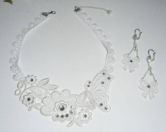 White lace flower and butterfly necklace set with Swarovski crystal and pearls