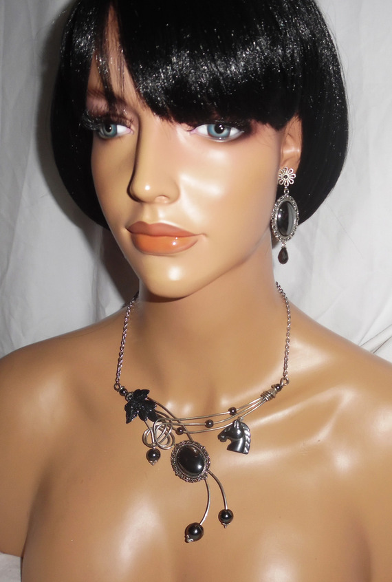 Original necklace set with horse and hematite stones