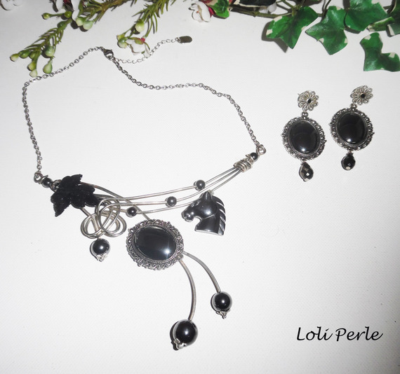 Original necklace set with horse and hematite stones