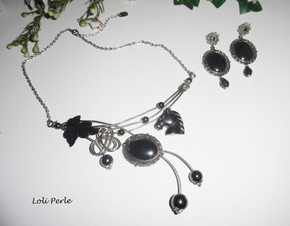 Original necklace set with horse and hematite stones